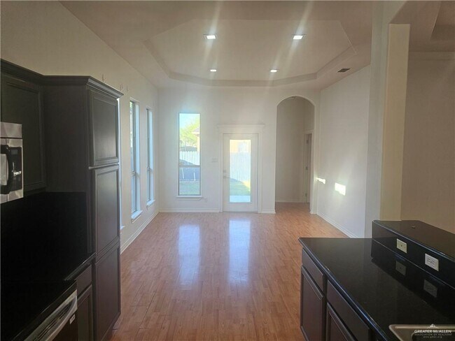 Building Photo - 19 Omega St