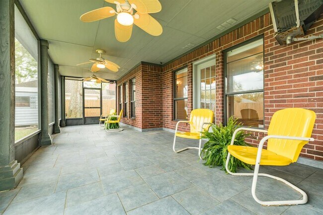 Building Photo - 112 Portulaca St