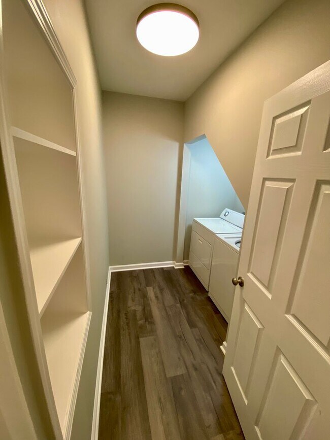 Building Photo - 2425 Laurel Falls Ln