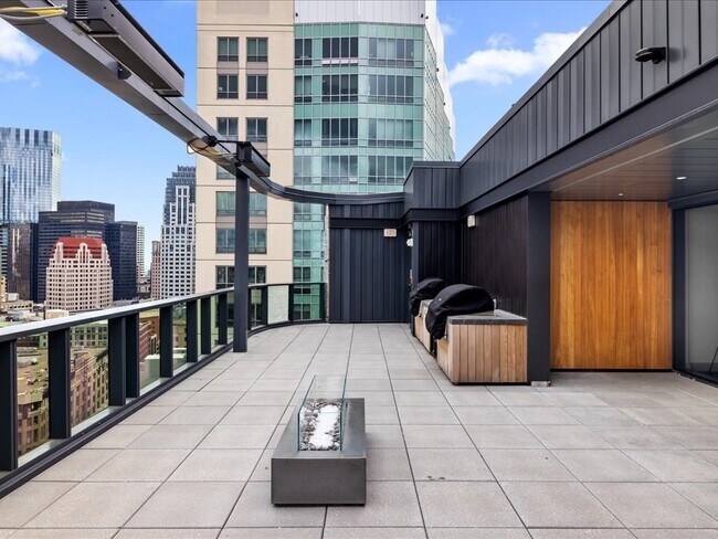 Building Photo - 55 Lagrange St