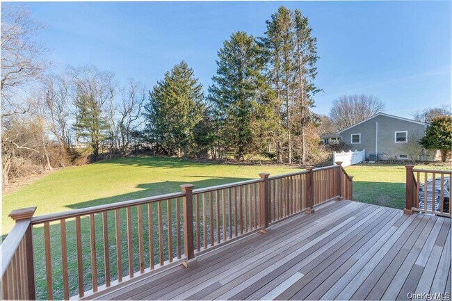 Building Photo - 970 Village Ln