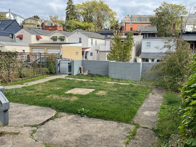 Building Photo - Duplex Building in Mt Washington
