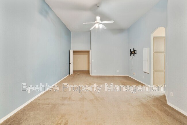 Building Photo - 1861 N Oracle Cir