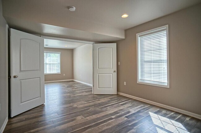 Building Photo - 654 Cornhill Rd.