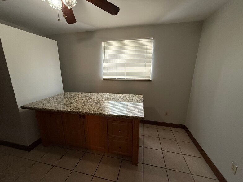 Building Photo - 1360 S High St