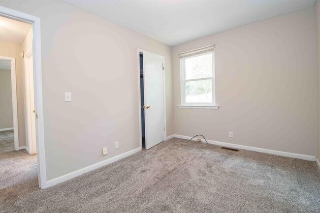 Building Photo - 808 Helton Dr