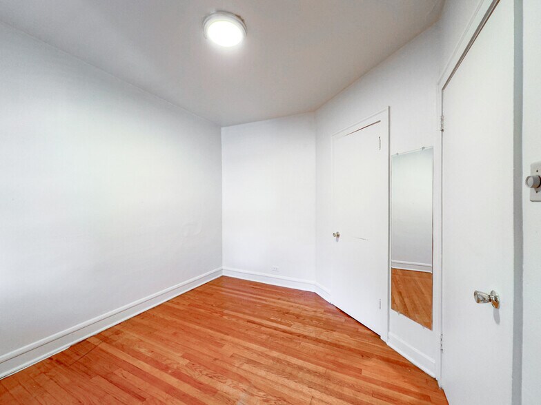 Building Photo - 4222 N Clark St
