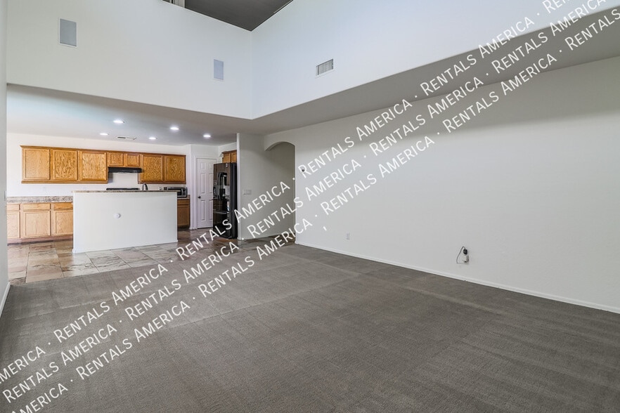 Building Photo - 10606 W La Reata Ave