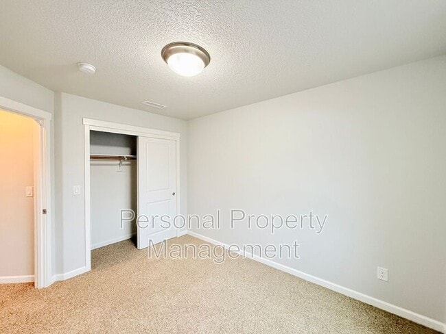 Building Photo - 5840 NE 56th Pl