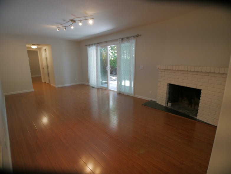 Living Room - 1285 Manchester Dr