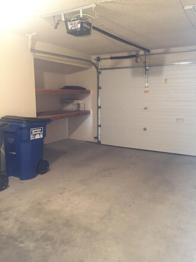 Building Photo - 3924 Overland Dr