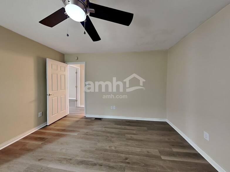 Building Photo - 8016 Lawrence Woods Ct