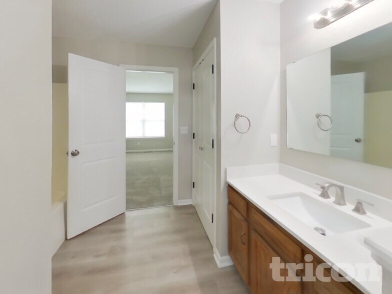 Building Photo - 1582 Tulip Ct