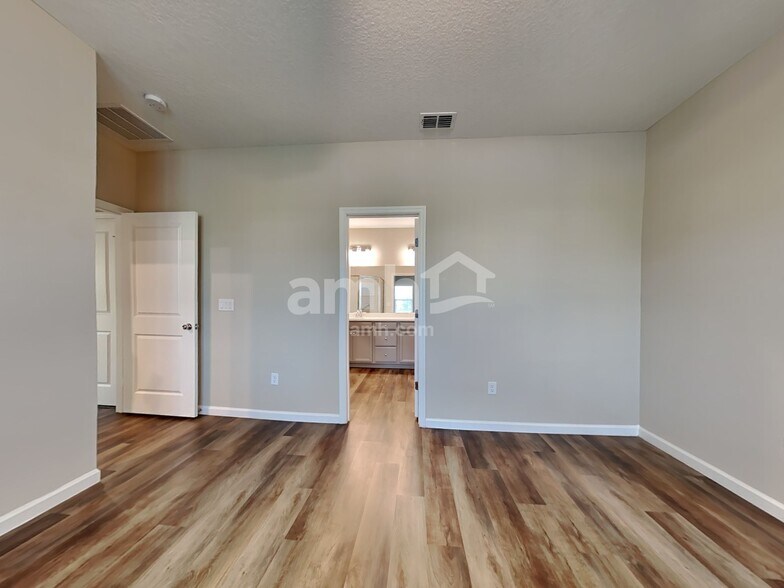 Building Photo - 151 Hemlock Point