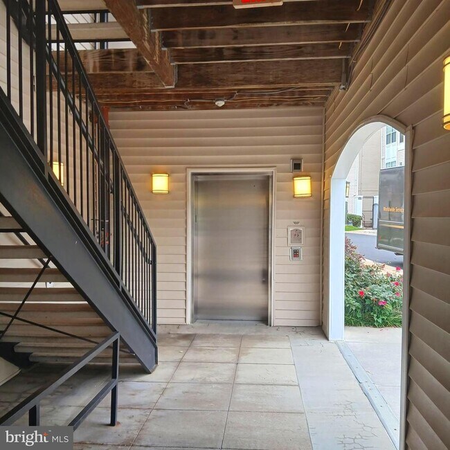 Building Photo - 11320 Aristotle Dr