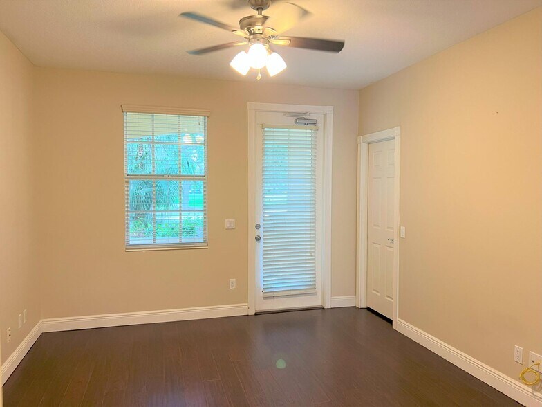 Building Photo - 3368 Greenway Dr
