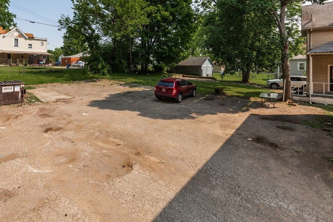 Building Photo - 522 Elliott Ave