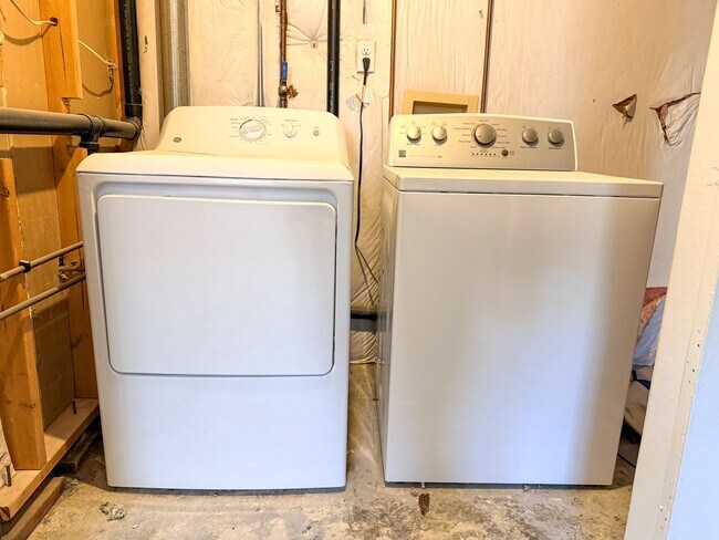 Building Photo - Single-Family Home in Littleton!