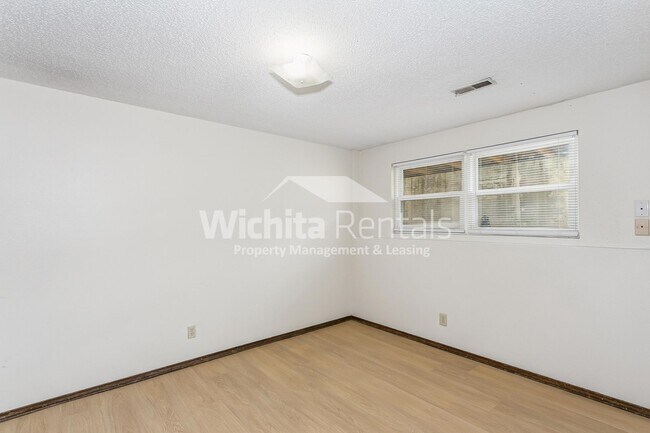 Building Photo - 2339 N Rutland Ct