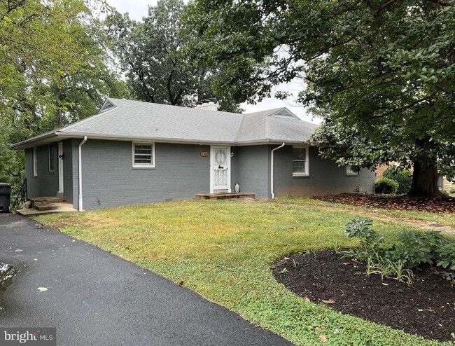 Building Photo - 2747 Fort Scott Dr