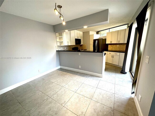 Building Photo - 22970 Oxford Pl