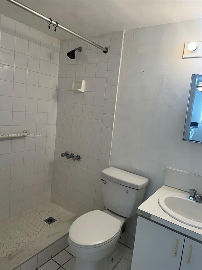 Building Photo - 519 SW 2nd St