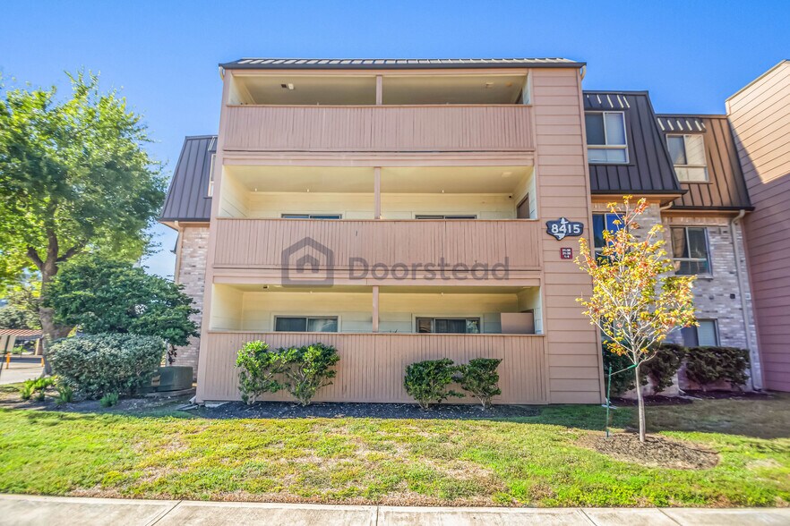 Building Photo - 8415 Hearth Dr