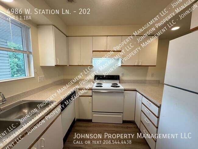 Building Photo - 4986 W Station Ln