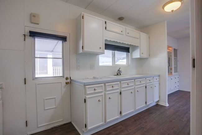 Building Photo - 55+ Mobile Home Community, 2 Bedroom + Sun...