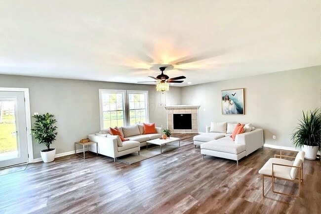 Building Photo - 9465 Santa Clara Cir