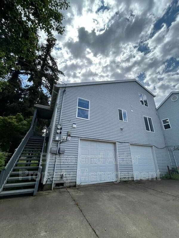 Building Photo - 5609 SE 117th Ave