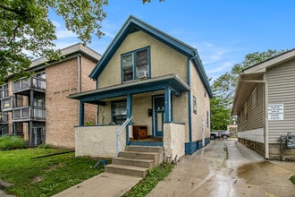 Building Photo - 927 S Division St