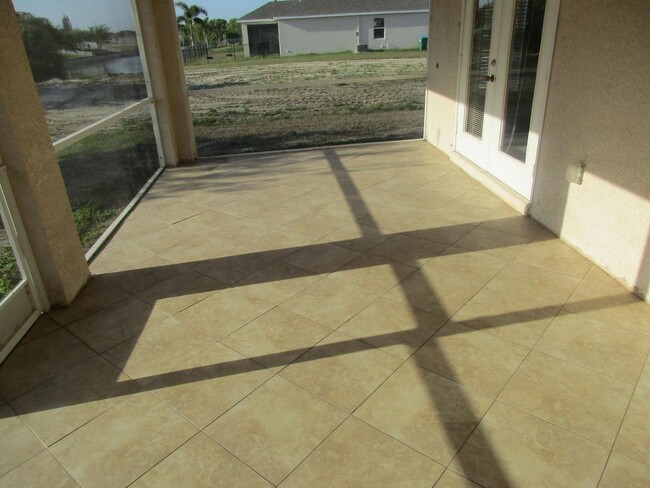 Building Photo - 3303 SW 8th Ct