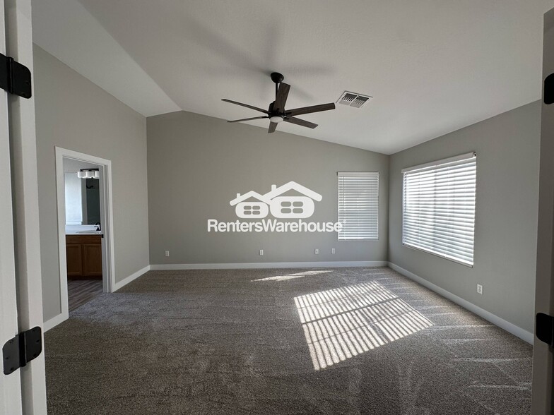 Building Photo - 10992 W Manzanita Dr