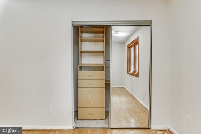 Building Photo - 1809 N Uhle St