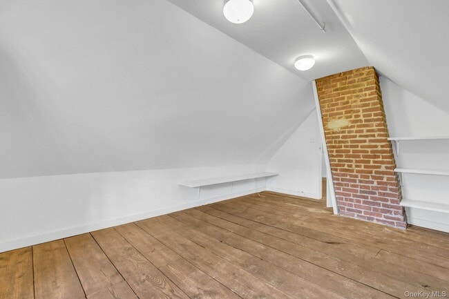 Building Photo - 76 Green St