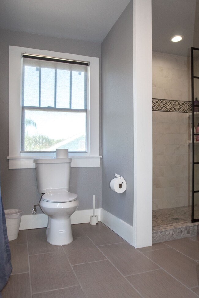 Building Photo - 1911 34th St