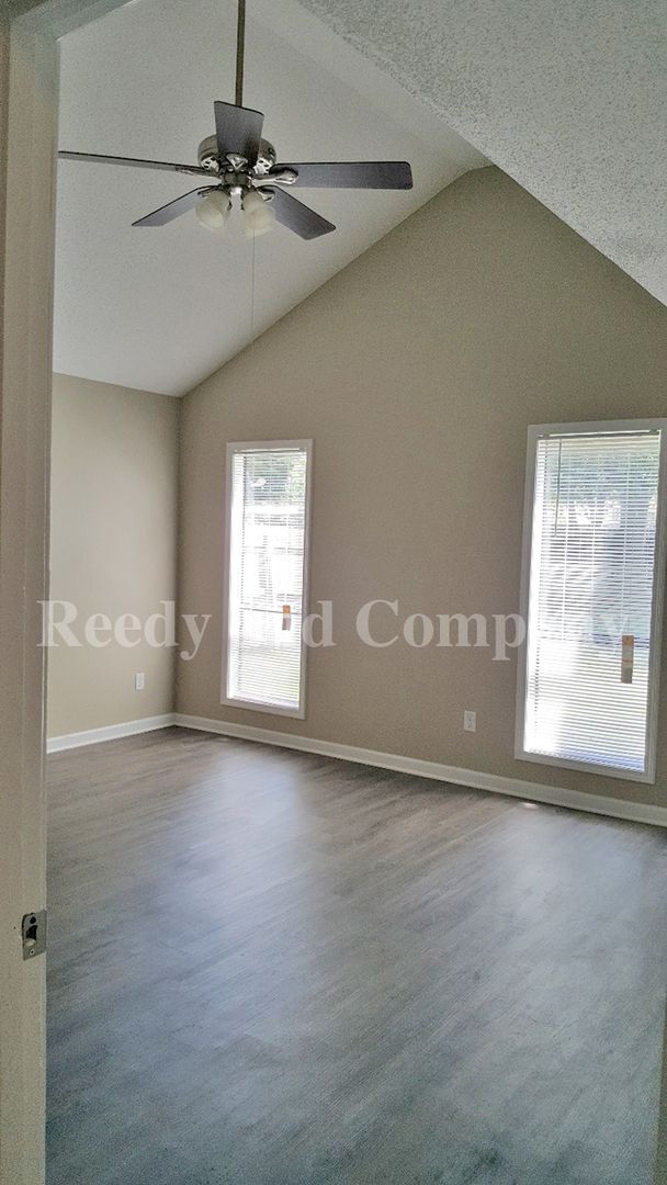 Building Photo - 6363 Thistlebrook Dr