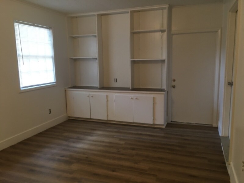 Building Photo - 3214 Willow Ave