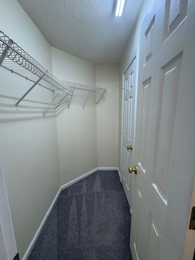 Building Photo - Condo in Holton Place