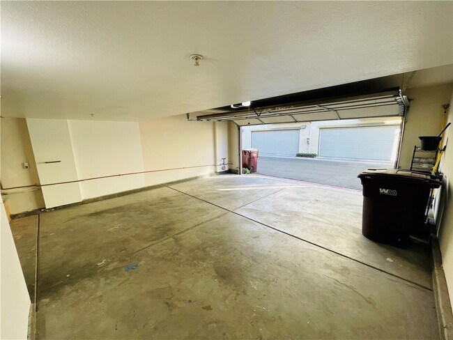 Building Photo - 33590 Willow Haven Ln