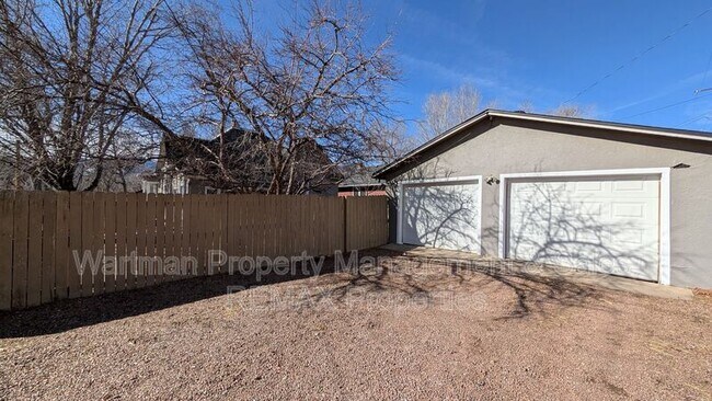 Building Photo - 2102 W Kiowa St