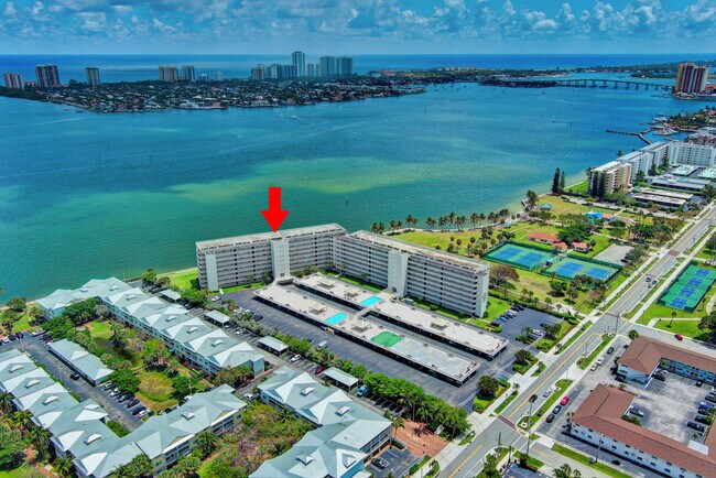Building Photo - 801 Lake Shore Dr