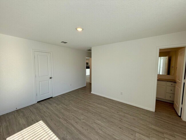Building Photo - 10622 Erinita Way