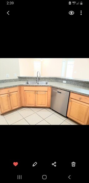 Building Photo - 5526 Lavender Ave