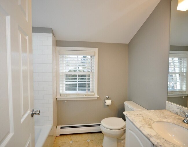 Building Photo - 66 Southfield Cir