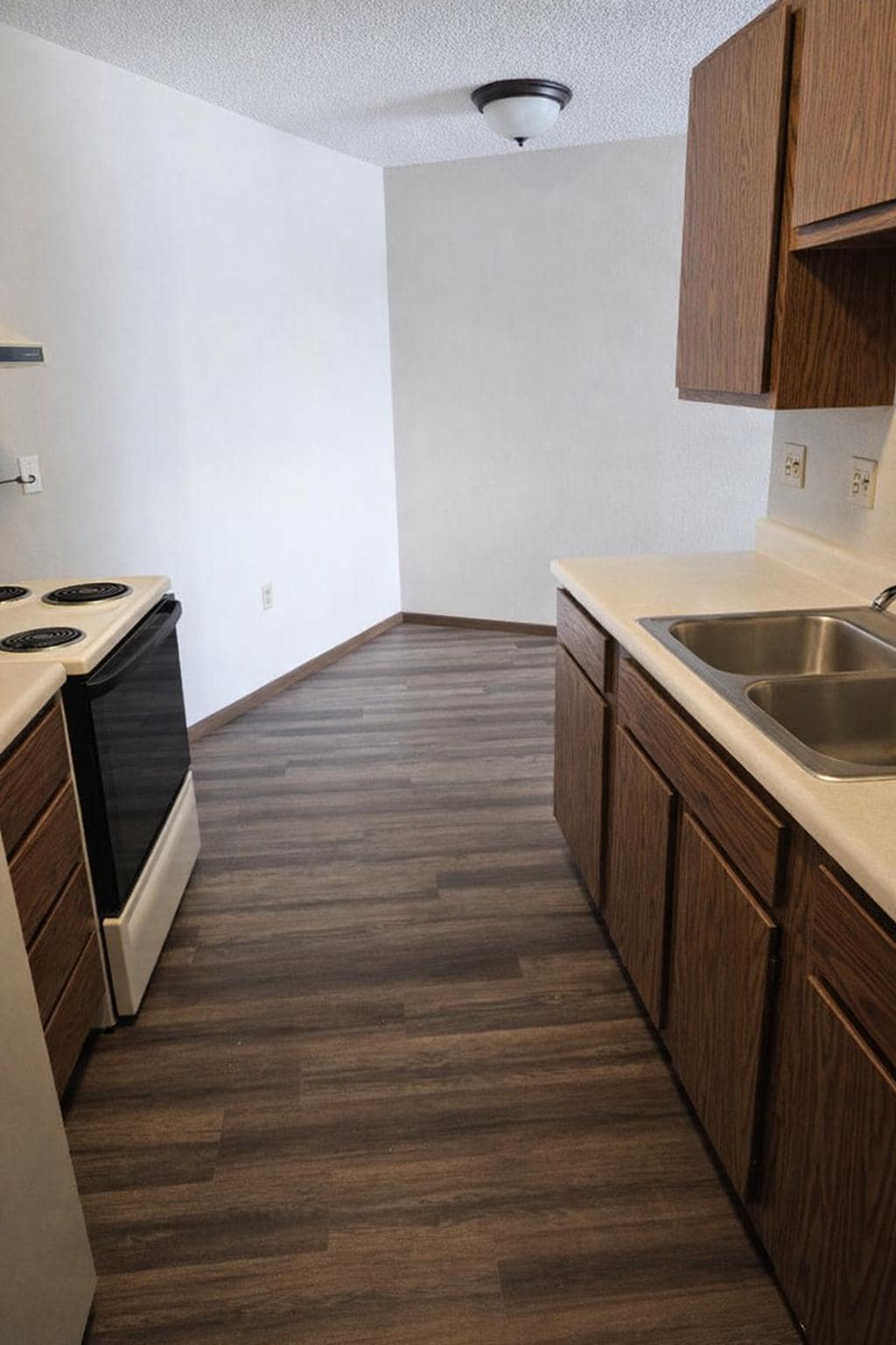 Building Photo - 551 Lakeview Rd