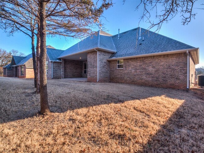 Building Photo - 2425 Rumble Ln
