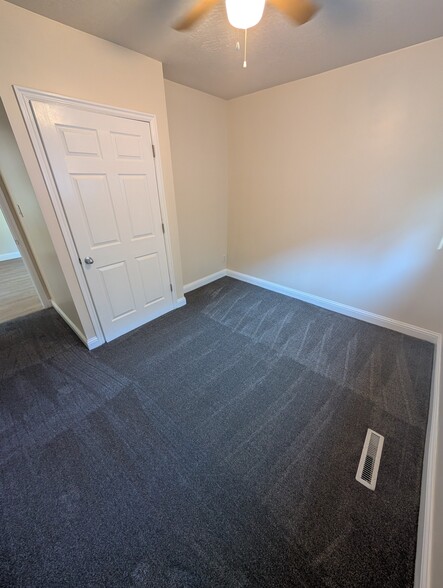 Building Photo - 2544 S Park St