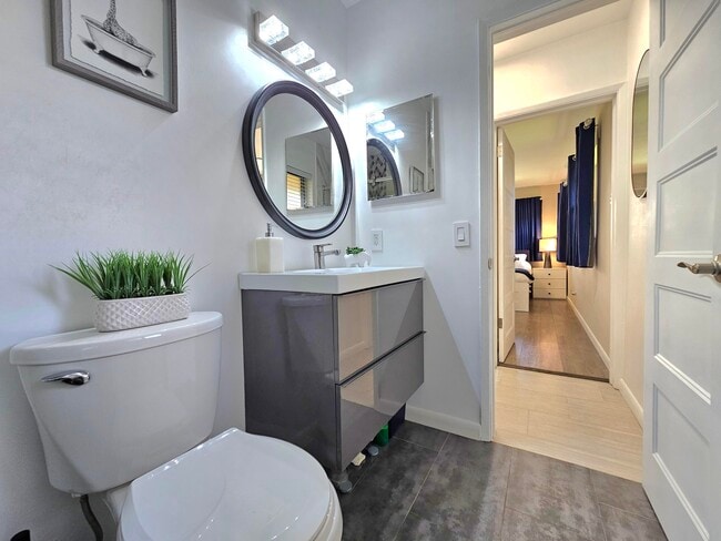 Building Photo - 3204 SE 11th St